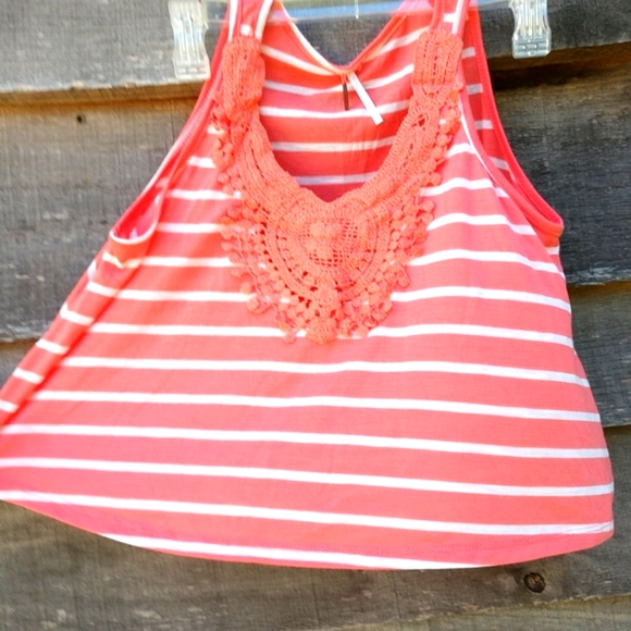 🎯🎯Crop Tank Top Small by Poof - Picture 5 of 11